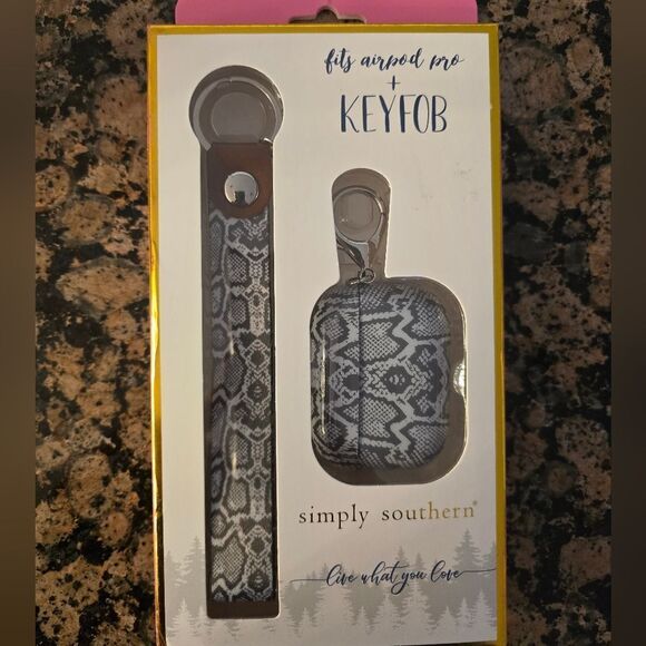 Simpley Southern Key Fob NWT - Picture 1 of 1